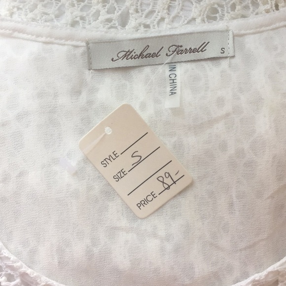 Gorgeous white crochet top with attached camisole - Picture 5 of 6